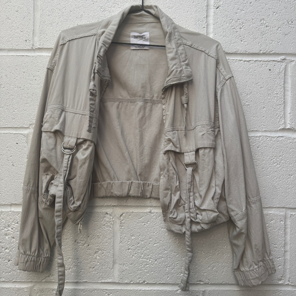 BERSHKA LIGHT GREY LIGHTWEIGHT CROPPED SPRING JACKET - Lightly Worn